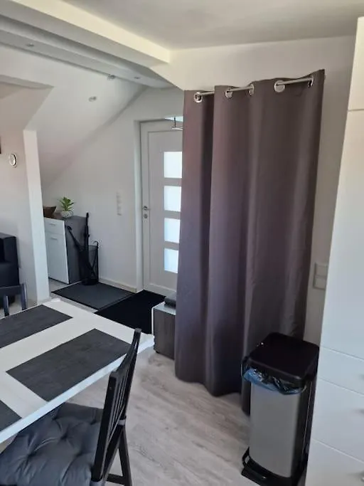 1,5 Zimmer Ferienwohnung Apartment In Ruhiger Lage Stadtnah Neu In Brunnthal 0*,  Německo