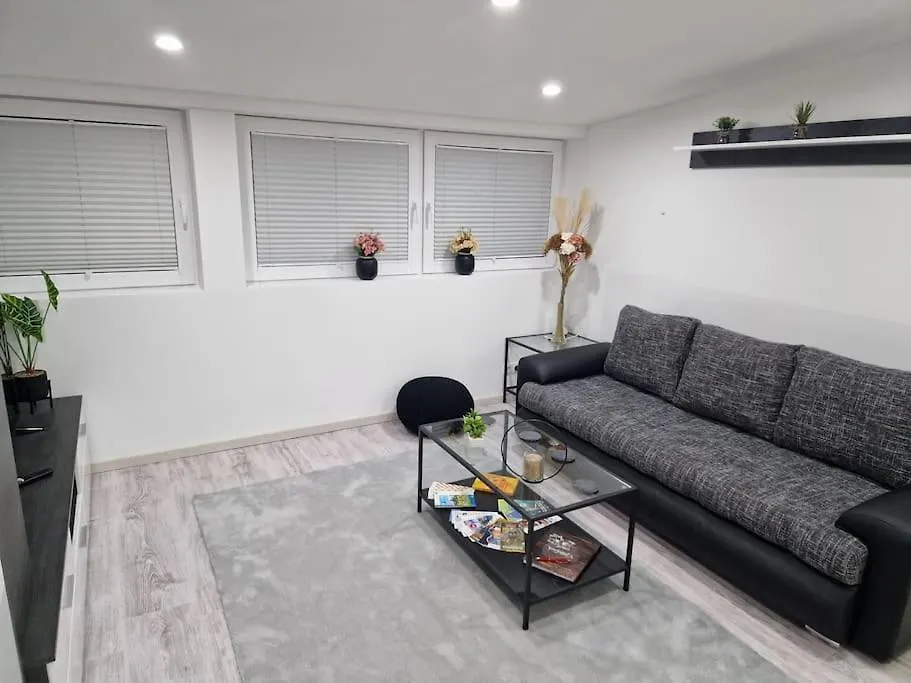 1,5 Zimmer Ferienwohnung Apartment In Ruhiger Lage Stadtnah Neu In Brunnthal 0*,