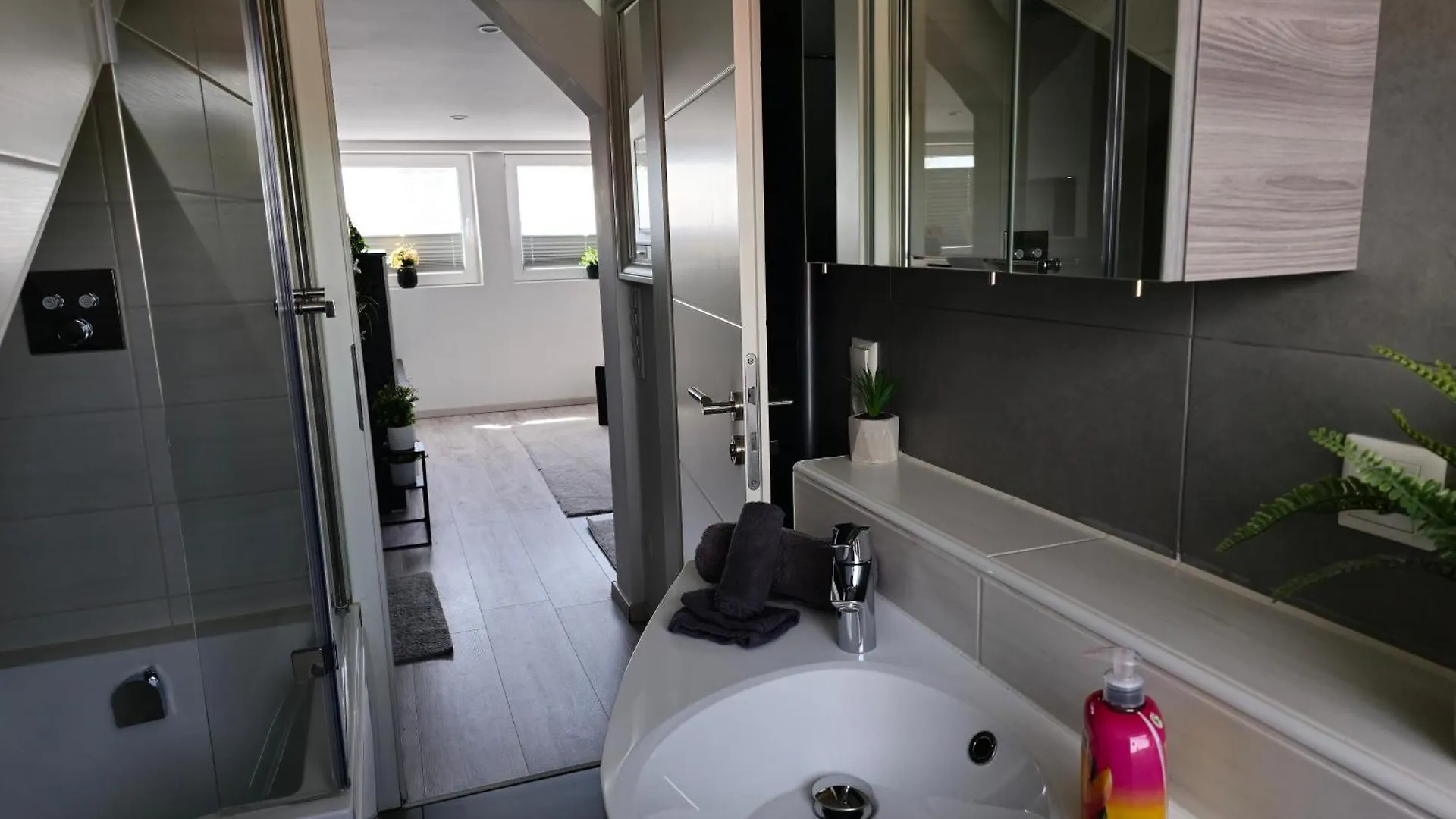 1,5 Zimmer Ferienwohnung Apartment In Ruhiger Lage Stadtnah Neu In Brunnthal